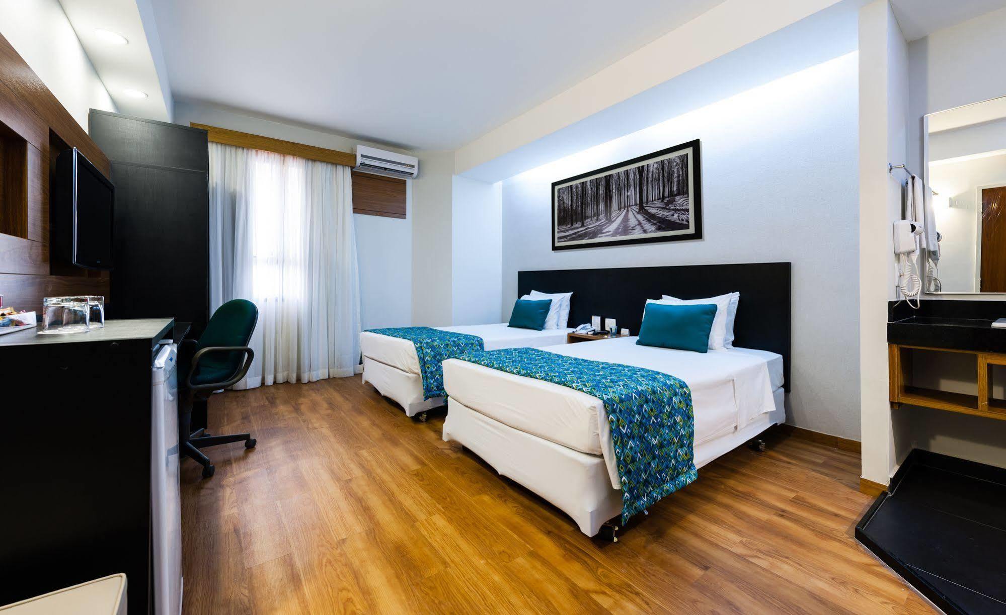 Quarto Família (2 Adultos + 2 Crianças Menores de 12 Anos) - Quarto Conjugado